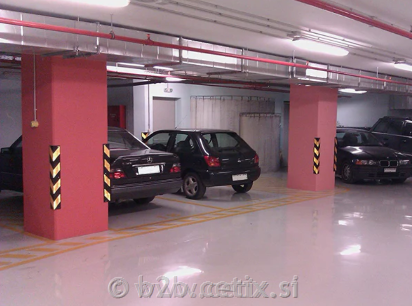 Gumijasta zaščita za kote